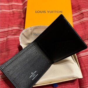 New in box louis vuitton mens black bi-wallet